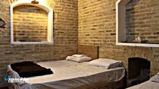 نمای داخلی اتاق های هتل کاروانسرای صفویه - مهریز - روستای سریزد